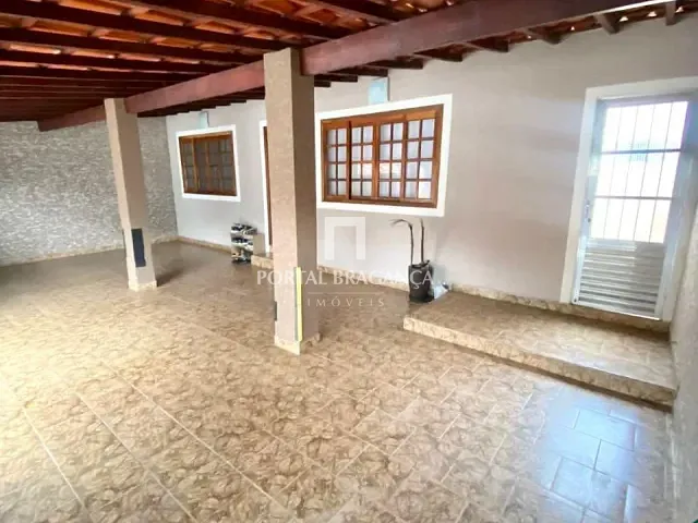 Casa com 250m² 2 quartos e 3 banheiros, à venda, no bairro Vila Santa Libânia em Bragança Paulista