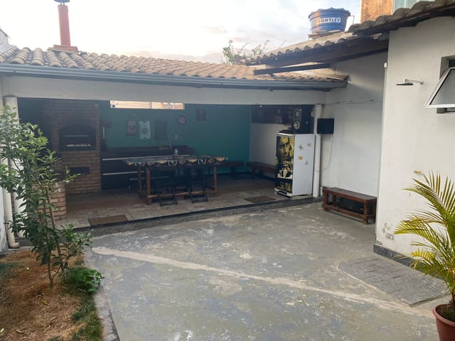 Casa com 180m² 4 quartos e 3 banheiros, à venda, no bairro Novo Glória em Belo Horizonte