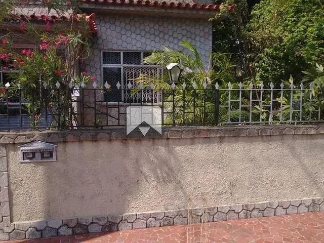 Casa com 720m² 3 quartos e 2 banheiros, à venda, no bairro Barreto em São Gonçalo