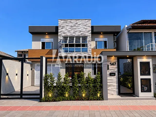 Casa 4 quartos e 3 banheiros, à venda, no bairro São João em Itajaí