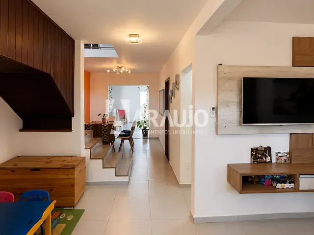 Casa 4 quartos e 3 banheiros, à venda, no bairro São João em Itajaí