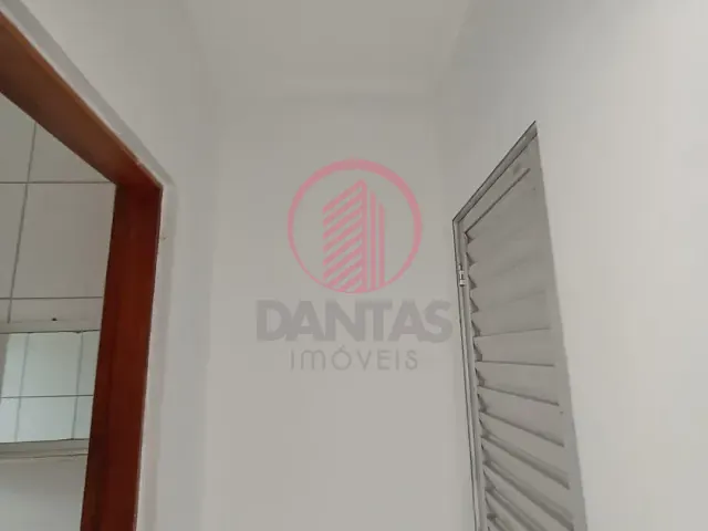 Casa 2 quartos e 1 banheiro, para alugar, no bairro Metalúrgicos em Osasco