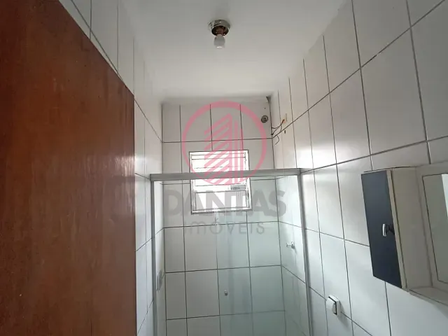 Casa 2 quartos e 1 banheiro, para alugar, no bairro Metalúrgicos em Osasco