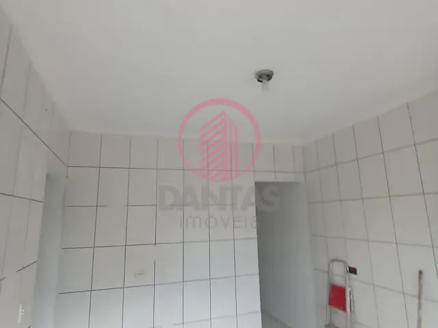 Casa 2 quartos e 1 banheiro, para alugar, no bairro Metalúrgicos em Osasco