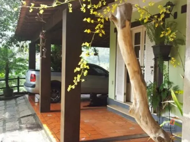 Casa com 7796m², à venda, no bairro Roseiral em Petrópolis