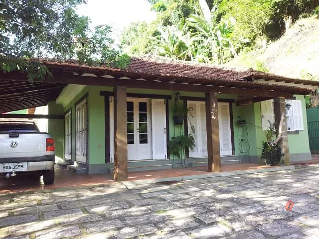 Casa com 7796m², à venda, no bairro Roseiral em Petrópolis