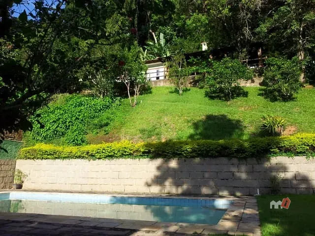 Casa com 7796m², à venda, no bairro Roseiral em Petrópolis
