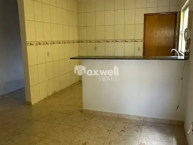 Casa 2 quartos e 1 banheiro, para alugar, no bairro Rosa dos Ventos em Aparecida de Goiânia