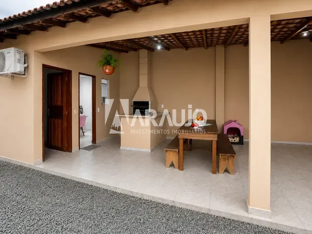 Casa com 207m² 2 quartos e 1 banheiro, à venda, no bairro Santa Regina em Itajaí