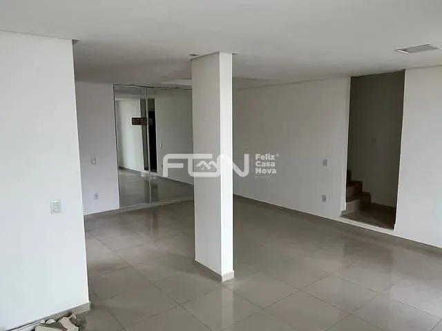 Casa com 280m² 4 quartos e 2 banheiros, para alugar, no bairro Camaçari de Dentro em Camaçari