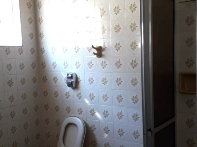 Foto do Casa - CASA NO CENTRO DA CIDADE!
IDEAL PARA PONTO COMERCIAL!
POSSUI UM DORMITÓRIO, UMA SUITE, BANHEIRO SOCIAL,SALA DE ESTAR E QUINTAL GRANDE. | Guaxupé Imóveis Ltda