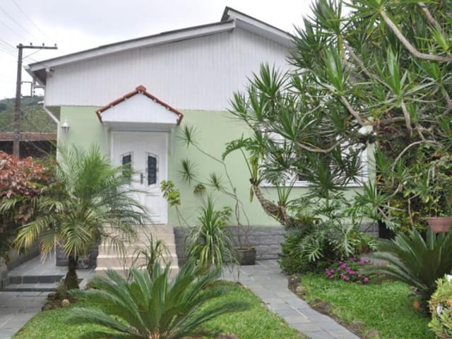 Casa com 500m², à venda, no bairro Duarte Silveira em Petrópolis