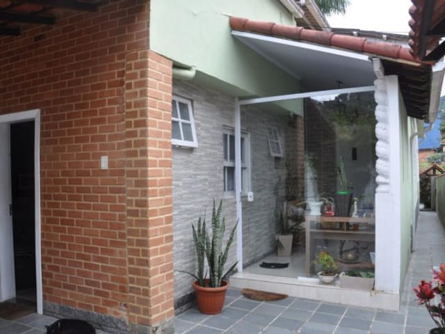 Casa com 500m², à venda, no bairro Duarte Silveira em Petrópolis