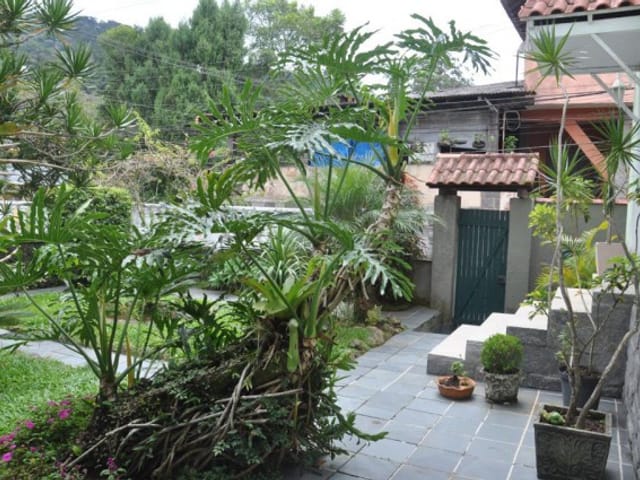 Casa com 500m², à venda, no bairro Duarte Silveira em Petrópolis