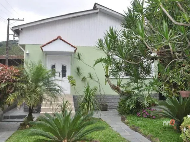 Casa com 500m², à venda, no bairro Duarte Silveira em Petrópolis