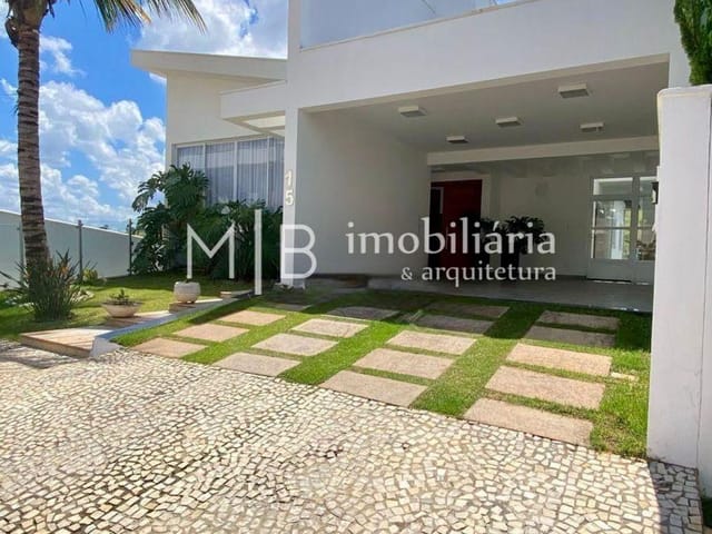 Casa com 476m² 6 quartos e 4 banheiros, à venda, no bairro Goiabeiras em Lavras