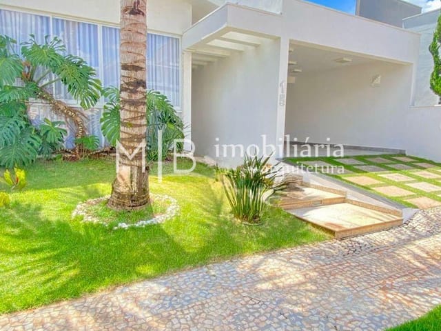 Casa com 476m² 6 quartos e 4 banheiros, à venda, no bairro Goiabeiras em Lavras
