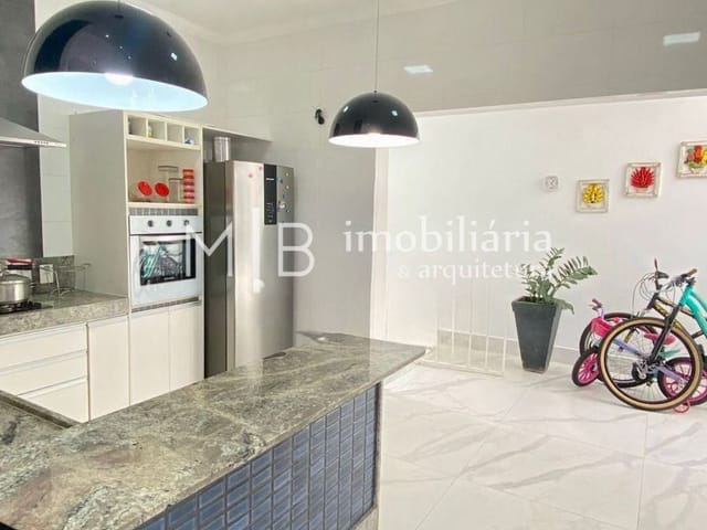 Casa com 476m² 6 quartos e 4 banheiros, à venda, no bairro Goiabeiras em Lavras