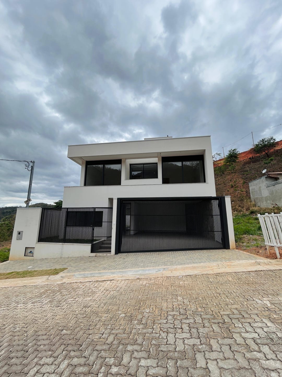 CASA RECÉM CONTRUIDA A VENDA