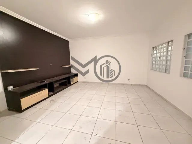 Casa com 450m² 5 quartos e 5 banheiros, à venda, no bairro Jardim Itália em Cuiabá