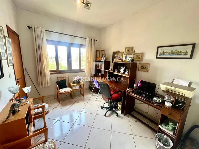 Casa com 510m² 3 quartos e 4 banheiros, à venda, no bairro Jardim América em Bragança Paulista