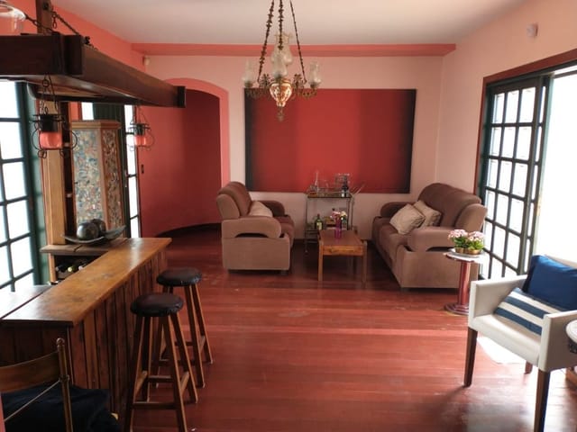 Casa com 600m² 3 quartos e 2 banheiros, à venda, no bairro Centro em Pelotas