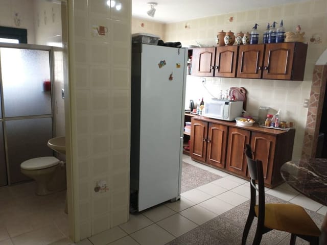 Casa com 600m² 3 quartos e 2 banheiros, à venda, no bairro Centro em Pelotas