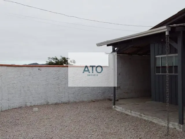 Casa com 100m² 2 quartos e 1 banheiro, para alugar, no bairro Praça em Tijucas