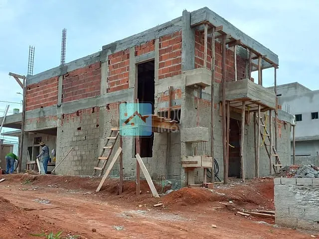 Casa com 277m² 4 quartos e 4 banheiros, à venda, no bairro Condomínio Residencial Floresta em São José dos Campos