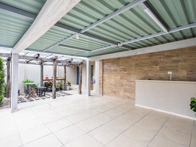 Casa com 260m² 2 quartos e 3 banheiros, à venda, no bairro Orleans em Curitiba