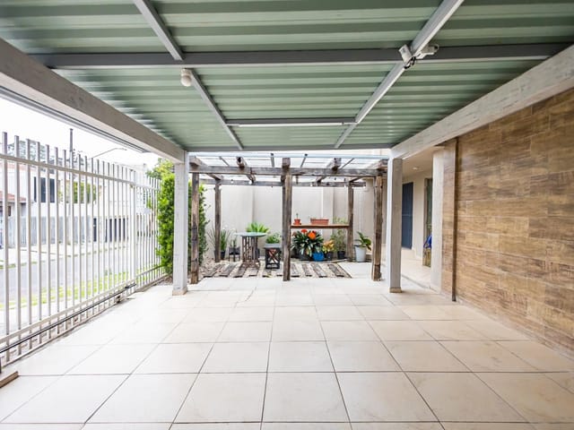 Casa com 260m² 2 quartos e 3 banheiros, à venda, no bairro Orleans em Curitiba