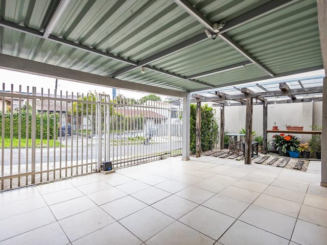 Casa com 260m² 2 quartos e 3 banheiros, à venda, no bairro Orleans em Curitiba