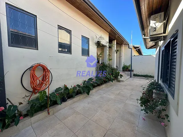 Casa com 300m² 3 quartos e 1 banheiro, à venda, no bairro Vila Casa Branca em Botucatu