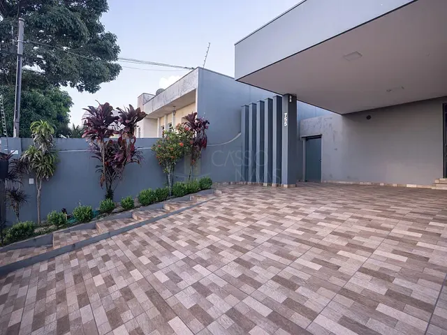 Casa com 510m² 4 quartos e 4 banheiros, à venda, no bairro Vila Franko em Apucarana