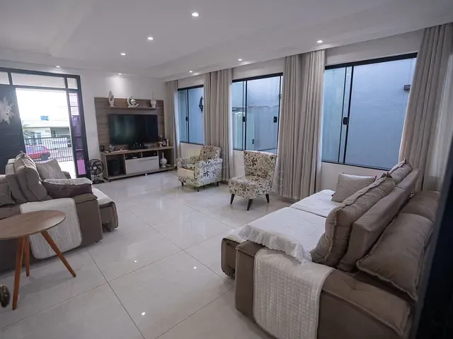 Casa com 510m² 4 quartos e 4 banheiros, à venda, no bairro Vila Franko em Apucarana