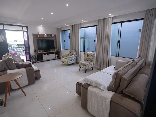 Casa com 510m² 4 quartos e 4 banheiros, à venda, no bairro Vila Franko em Apucarana