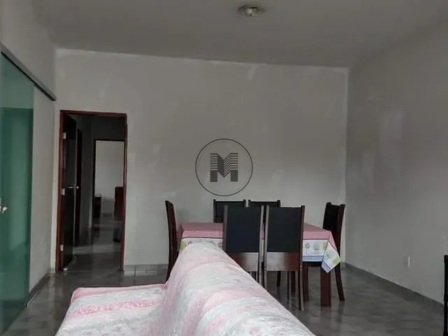 Casa com 300m², à venda, no bairro Residencial Nino em Guaratinguetá