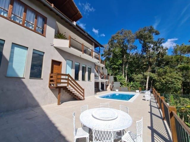 Casa com 998m² 7 quartos e 1 banheiro, à venda, no bairro Centro em Petrópolis