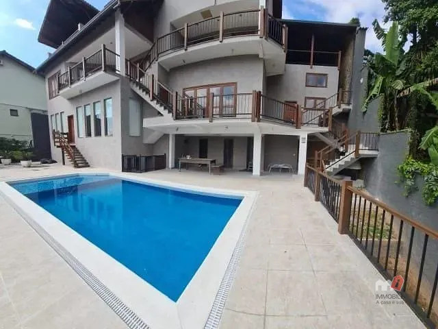 Casa com 998m² 7 quartos e 1 banheiro, à venda, no bairro Centro em Petrópolis