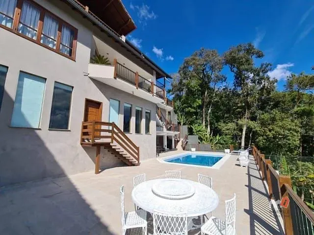 Casa com 998m² 7 quartos e 1 banheiro, à venda, no bairro Centro em Petrópolis
