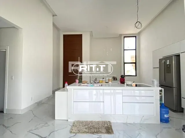 Casa com 300m² 4 quartos e 3 banheiros, à venda, no bairro Residencial Vivenda das Pitangueiras em Valinhos