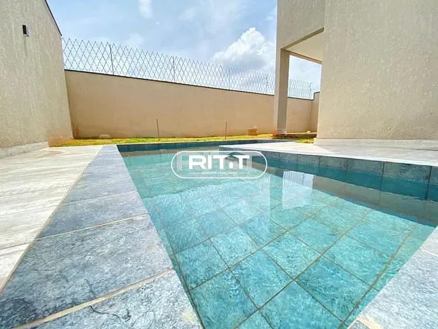 Casa com 300m² 4 quartos e 3 banheiros, à venda, no bairro Residencial Vivenda das Pitangueiras em Valinhos