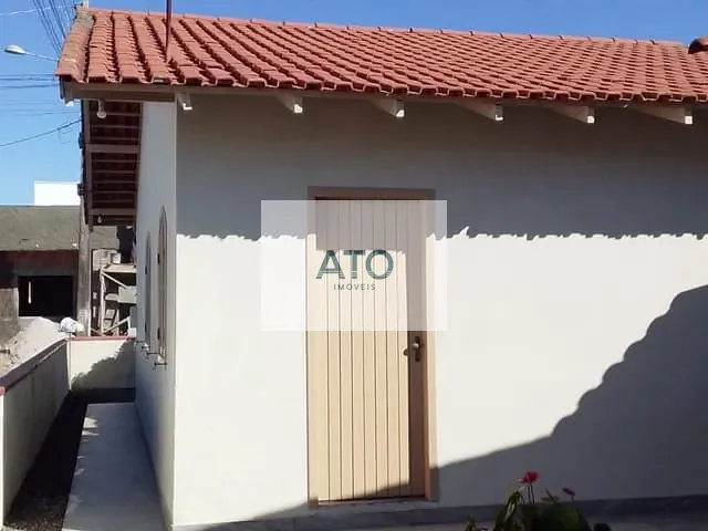 Casa 2 quartos e 1 banheiro, para alugar, no bairro Centro em Tijucas