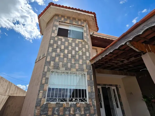 Casa com 152m² 4 quartos e 3 banheiros, à venda, no bairro Parque San Marino em Piracaia