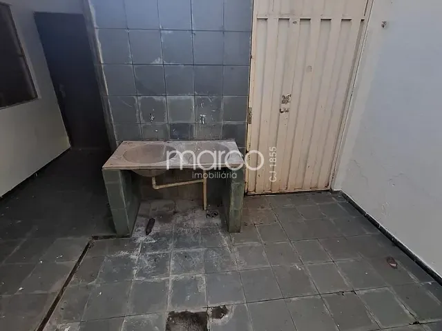 Casa 2 quartos e 1 banheiro, para alugar, no bairro Vila Canaã em Goiânia