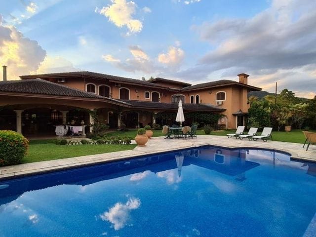 Casa com 2000m² 6 quartos e 10 banheiros, à venda, no bairro Acapulco em Guarujá
