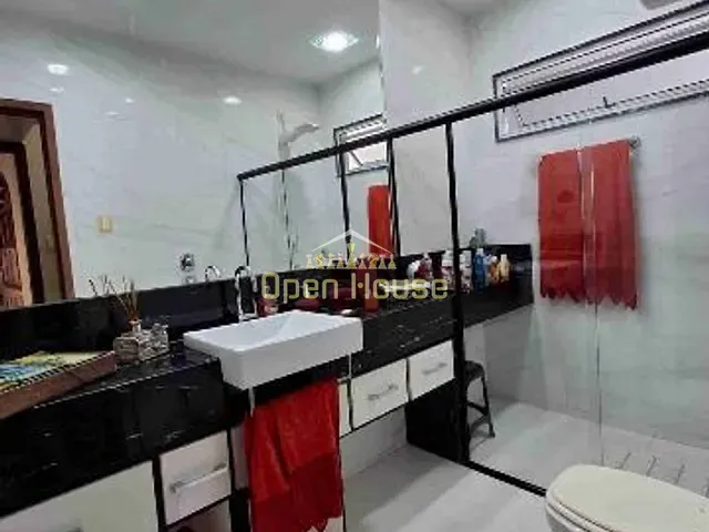 Casa com 360m² 4 quartos e 3 banheiros, à venda, no bairro Vila Mury em Volta Redonda