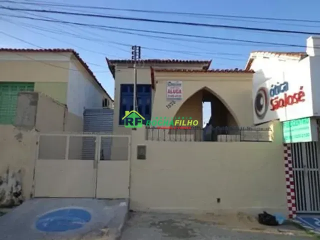 Casa com 300m², à venda ou para alugar, no bairro Centro em Teresina