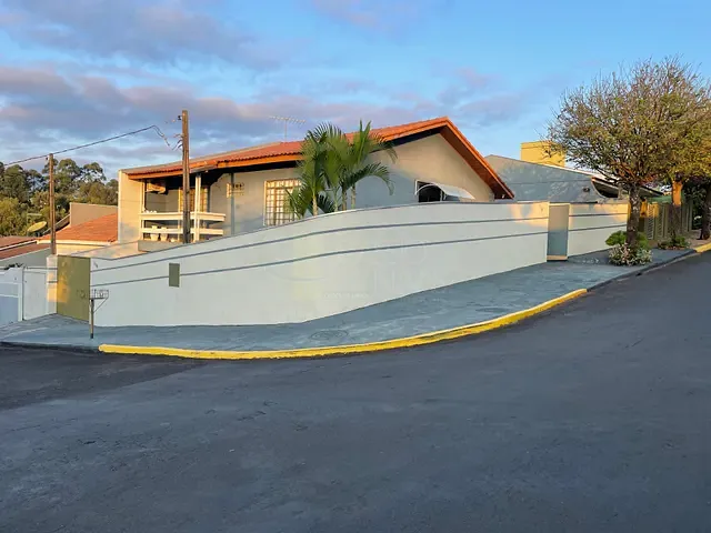 Casa com 244m² 2 quartos e 3 banheiros, à venda, no bairro Jardim Vale do Sol em Apucarana