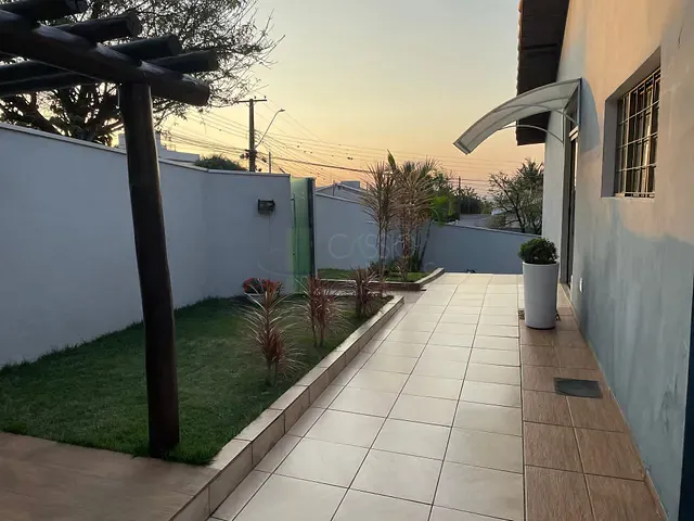 Casa com 244m² 2 quartos e 3 banheiros, à venda, no bairro Jardim Vale do Sol em Apucarana